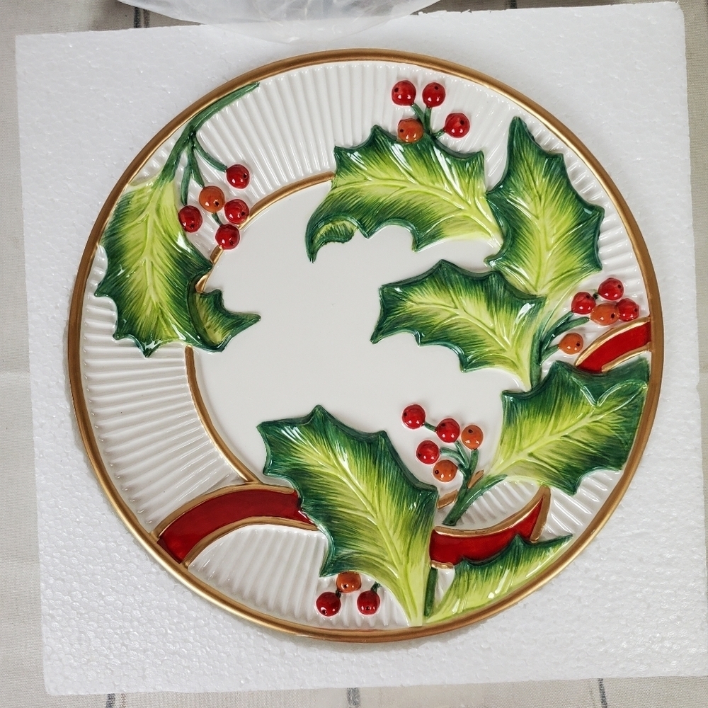 Fitz and Floyd Noel Classique Canape Plate Holly Berries  2004